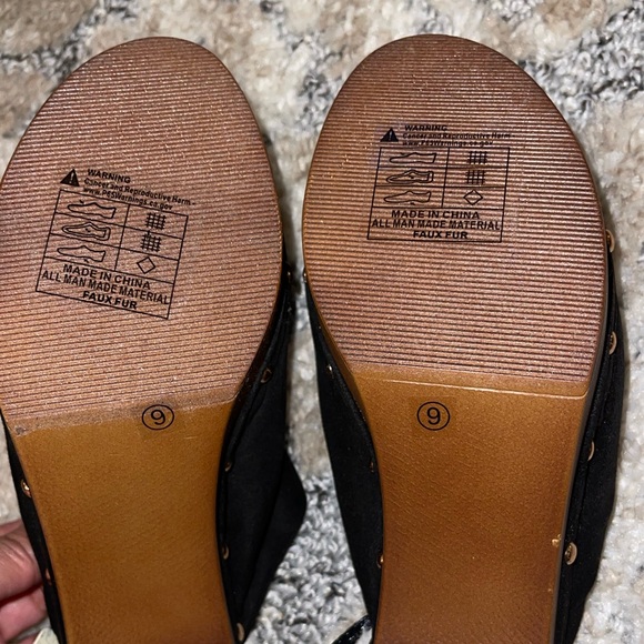 Mud - Megan Black Studded Soft Faux Fur
Chunky Brown Heels Clogs Size 9. New - Picture 5 of 9